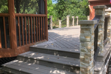 Transitional deck photo in Chicago