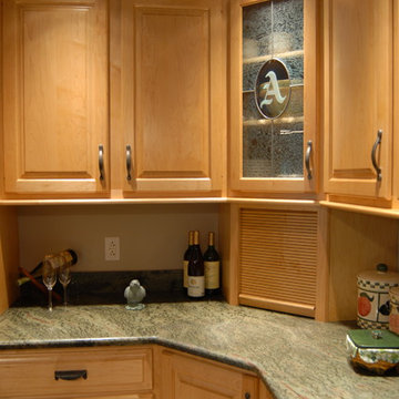 Custom Maple kitchen cabinets in a Honey Spice finish
