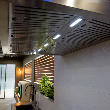 'Black Beauty' Outdoor Kitchen