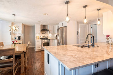Home design - country home design idea in Detroit