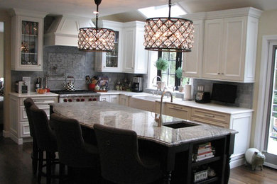 Kitchen - traditional kitchen idea in Boston