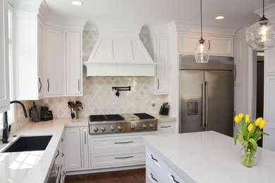 ワシントンD.C.にある高級な広いトランジショナルスタイルのおしゃれなキッチンの写真