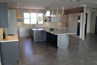 Inspiration for a modern kitchen remodel in Toronto