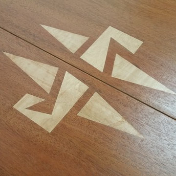 Duncan Phyfe Style Dining Table w/inlay