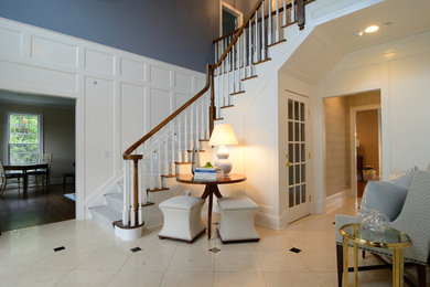 Entryway - traditional entryway idea in New York