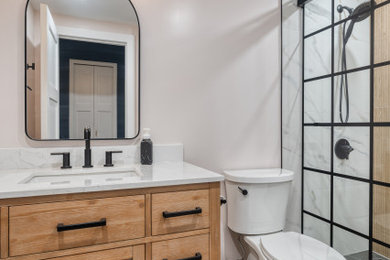 Bathroom - bathroom idea in New York
