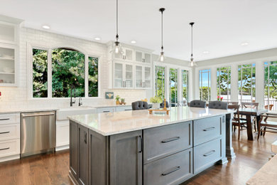 Example of a trendy kitchen design in Chicago