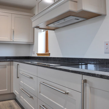 Cream & Grey Shaker Kitchen with Oak Breakfast Bar