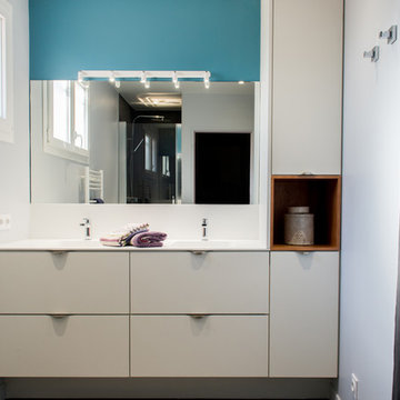 Une salle de bains pratique