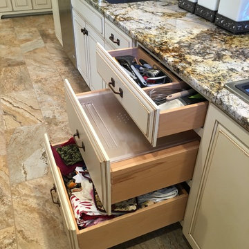 Lincoln Ave. Kitchen
