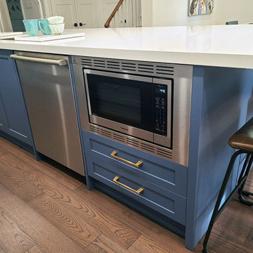 To tone white and blue kitchen design.