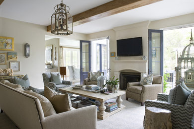 Design ideas for a traditional living room in DC Metro.