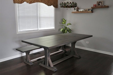 Dining room - traditional dining room idea in Chicago