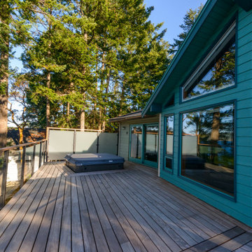 Oceanfront Ipe Deck with Integrated Hot Tub & Glass Railing