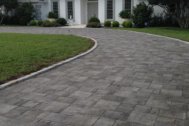 Inspiration for a traditional landscaping in Jacksonville.