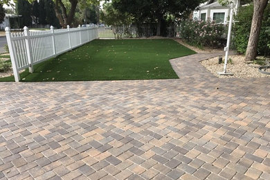 Design ideas for a landscaping in Los Angeles.