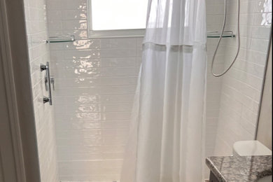 Example of a bathroom design in Tampa