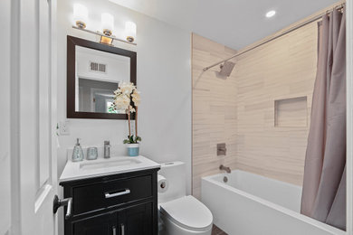 Example of a mid-sized trendy master multicolored tile and porcelain tile ceramic tile, single-sink and multicolored floor bathroom design in Orange County with shaker cabinets, black cabinets, a one-piece toilet, an undermount sink, quartz countertops, white countertops, a built-in vanity, gray walls and a niche