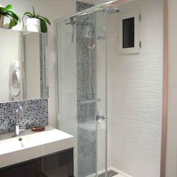 Salle de bain N&B et color touch