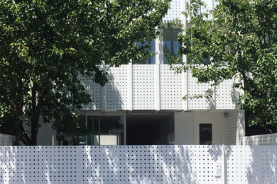 Aménagement d'une façade de maison contemporaine.