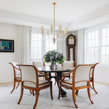 Bright London Townhouse Meets Downtown Lake Forest