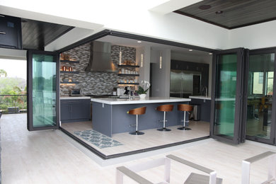 Example of a kitchen design in Tampa