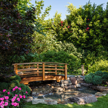 Charming Colonial Garden Design