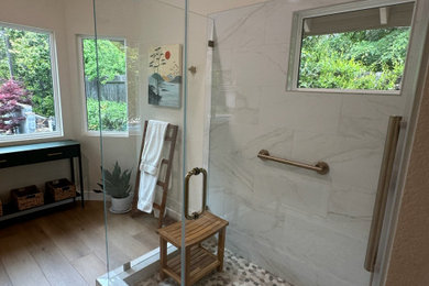 Example of a minimalist bathroom design in Sacramento