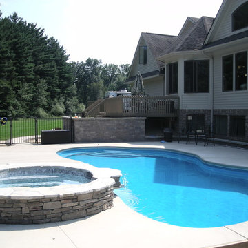 Leading Edge - Traverse Bay Fiberglass Swimming Pool