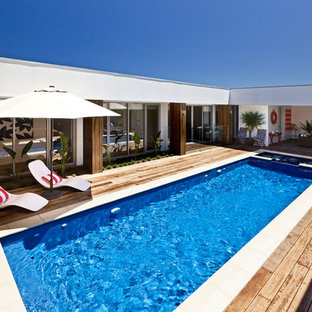 Großer Maritimer Pool in rechteckiger Form mit Dielen in Melbourne