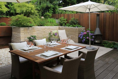 Unbedeckter, Großer Klassischer Patio hinter dem Haus mit Dielen in Sonstige