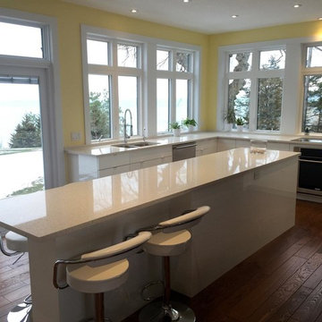 Modern High Gloss Lakehouse Kitchen