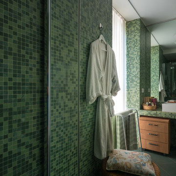 Il verde e la luce in un bagno rilassante