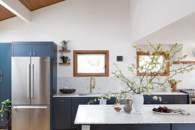 Kitchen - kitchen idea in Philadelphia
