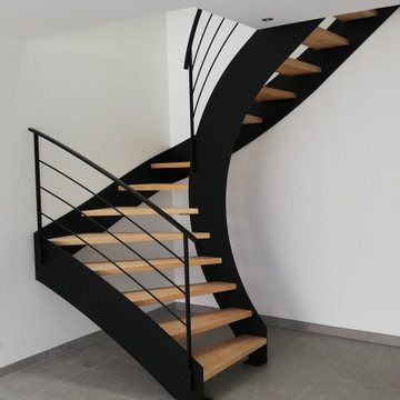 Escalier demi-tour limon découpe laser ep 12 avec marches bois.