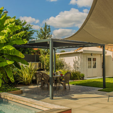 Création d'un jardin exotique avec micro piscine