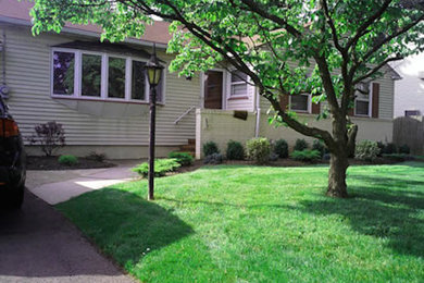 Design ideas for a traditional landscaping in New York.