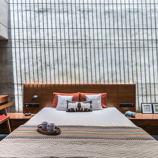 Idee per una camera matrimoniale etnica con pareti grigie e pavimento nero