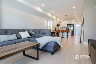 Minimalist living room photo in Chicago