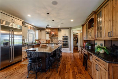 Elegant kitchen photo in Columbus