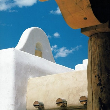 Contemporary Hacienda on the Rio Grande
