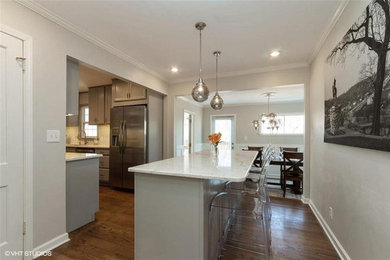 Inspiration for a transitional home design remodel