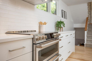 Minimalist kitchen photo in Portland