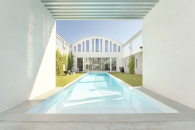 Foto di una piscina minimal