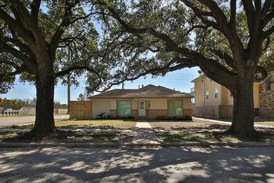 This is an example of a small traditional landscaping in Houston.
