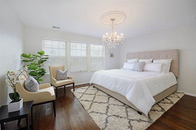 Bedroom - contemporary bedroom idea in New York