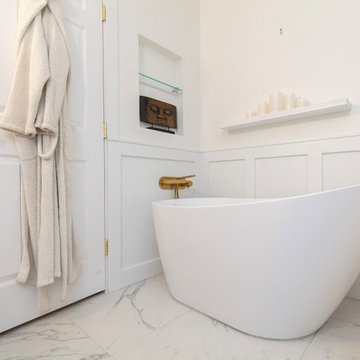 Freestanding Acritec tub with niche above