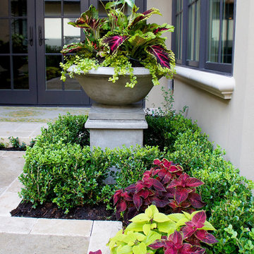 Charleston Style Courtyard - East Shore, Woodlands