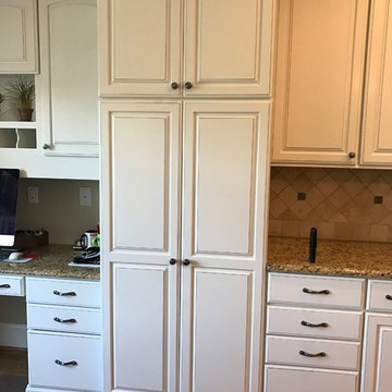 Kitchen with Pinstripe Glaze & Contrasting Island