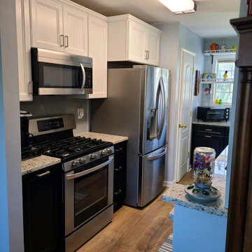Transitional Kitchen Remodel Done in a Two-Tone Color